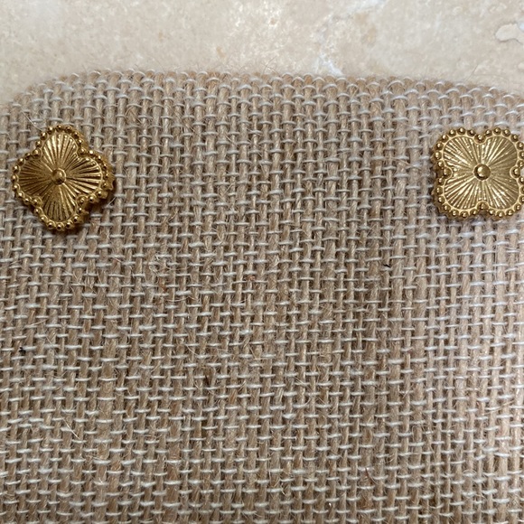 Clover Earrings and Bracelet Set. - Picture 2 of 4